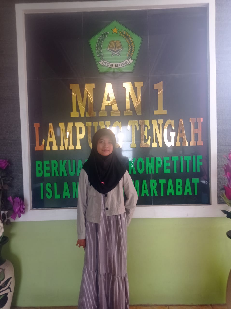 Media kilat Nusantara Provinsi Lampung Bantu Siswa Yatim Piatu Madrasah Aliyah Negeri 1 Lampung Tengah Untuk Dapat Ikut Semester