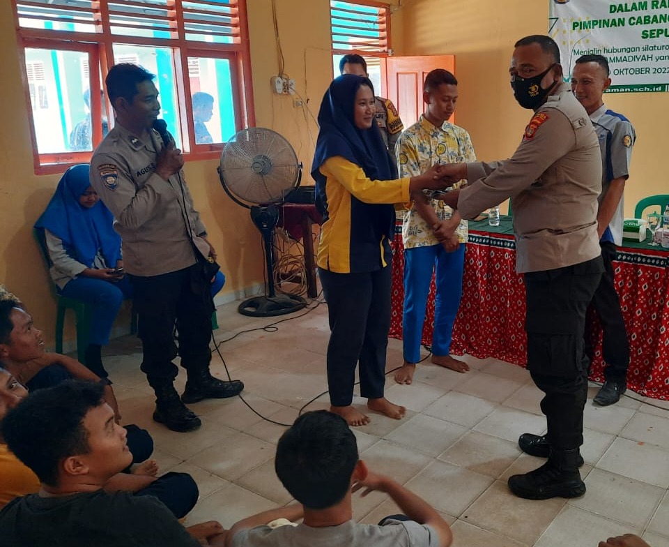 Sat Binmas Polres Lampung Tengah Memberikan Pembinaan Dan Penyuluhan Kepada Ratusan Pelajar SMK