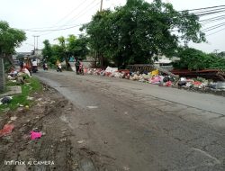 Pinggiran Jalan Utama Pasarkemis – Jatiuwung Menjadi Tempat Pembuangan Sampah Dan di Tambah Jalan Rusak
