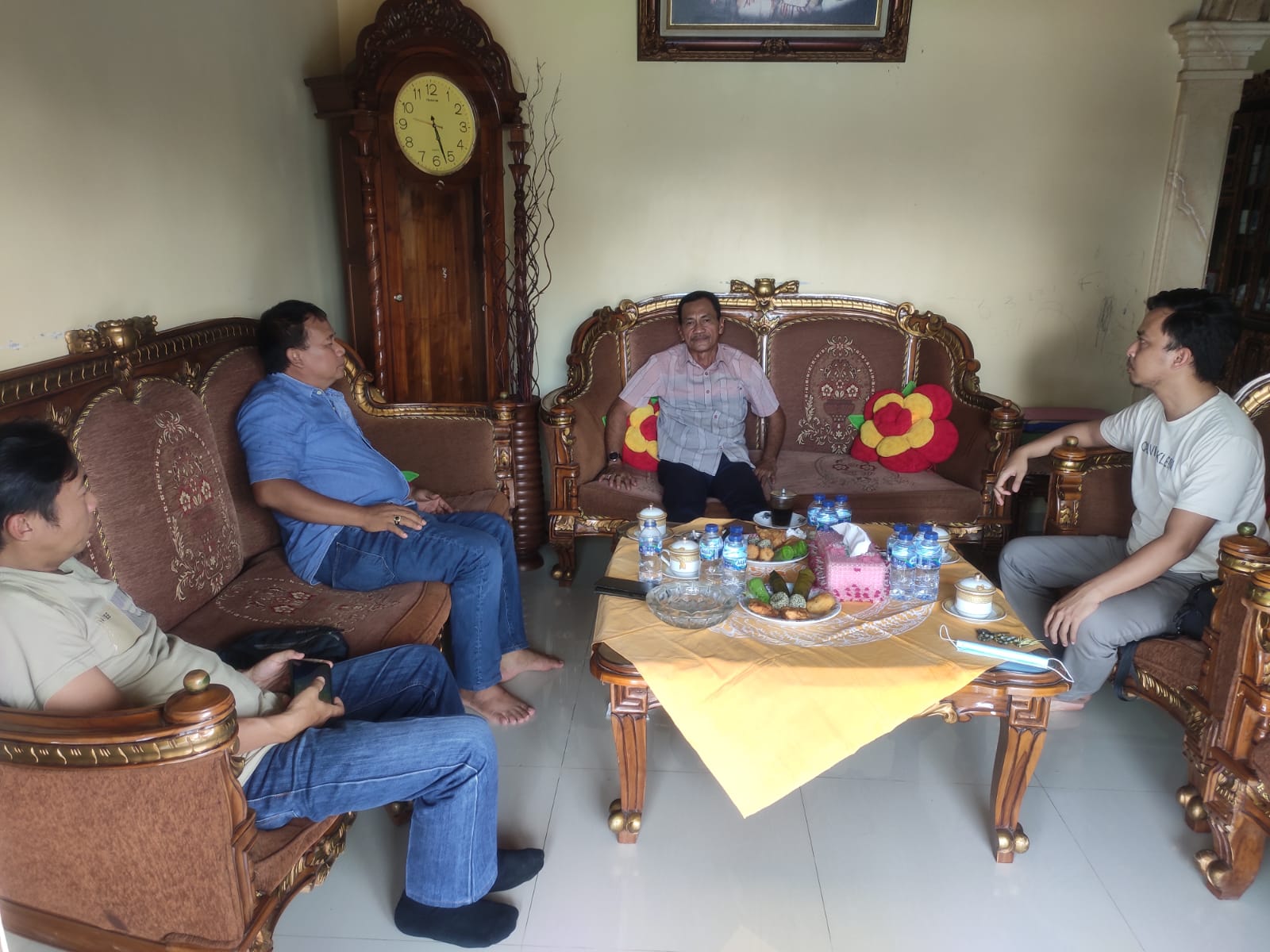 Silaturahmi Polda Lampung di Rumah Kediaman Naga Mas Sebagai Tokoh Adat Dan Politik Dari Partai Nasdem