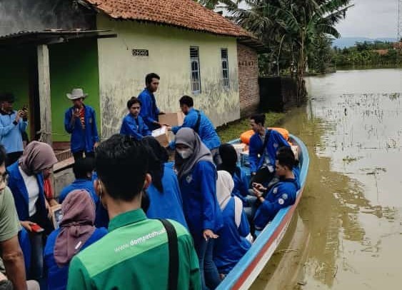 Unwiku Peduli Bersama Dompet Duafa Bantu Korban Banjir Gentasari Kroya Cilacap