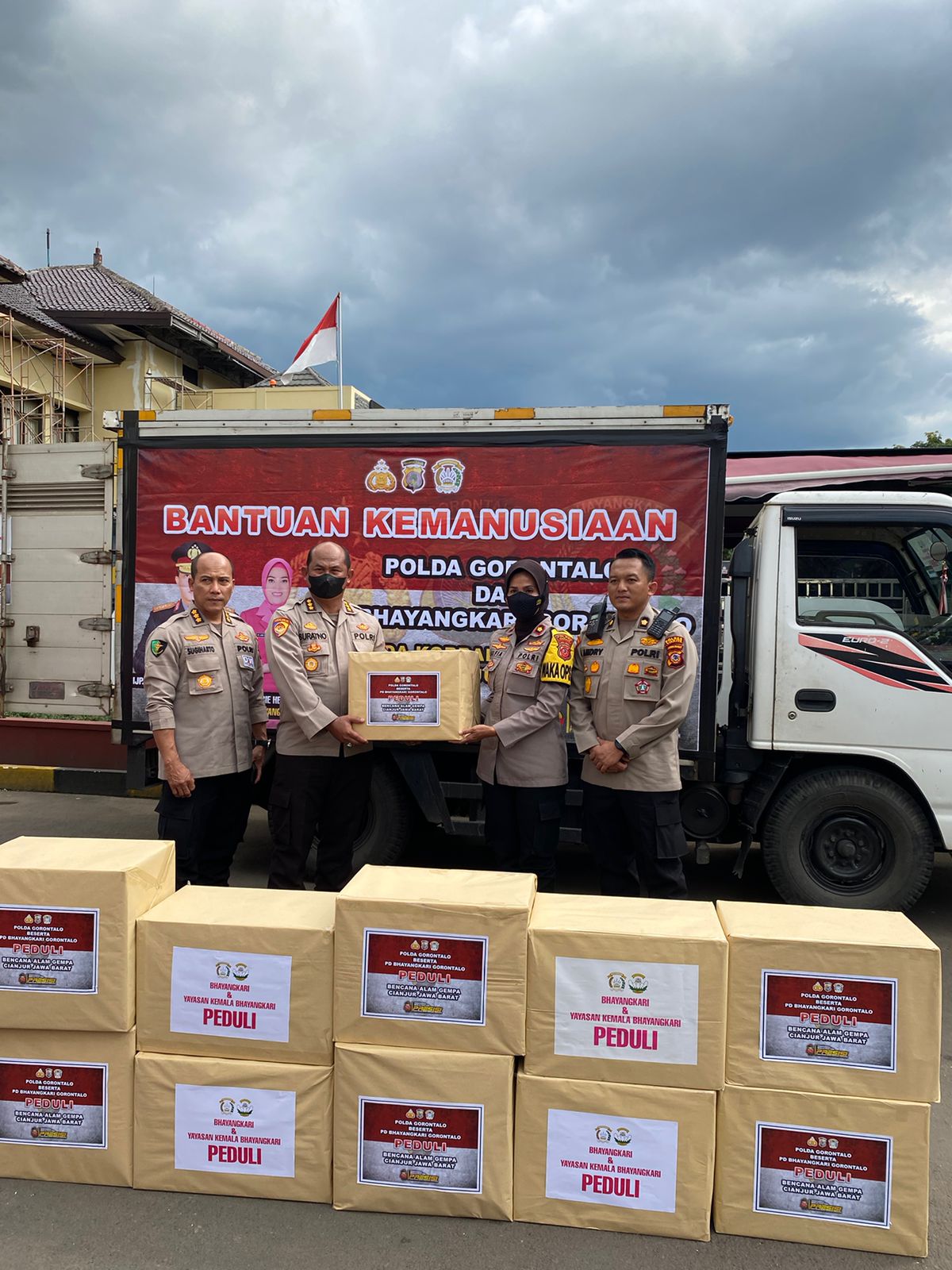 Peduli Kemanusiaan, Polda Gorontalo Salurkan Ribuan Sembako, Obat-Obatan dan Kebutuhan Harian Kepada Korban Gempa Cianjur
