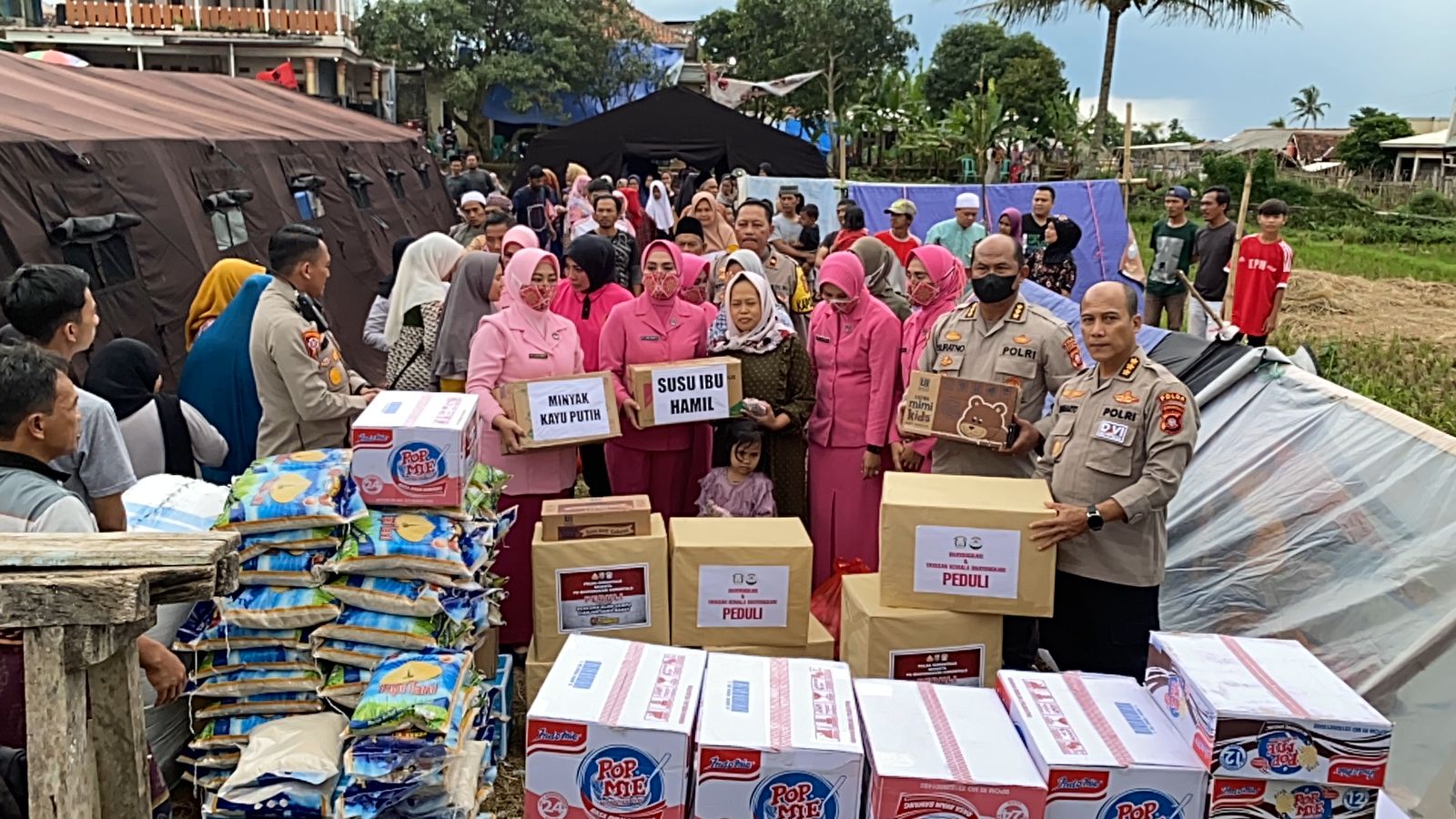 Ketua PD Bhayangkari Gorontalo Salurkan Bantuan Untuk Korban Gempa Cianjur