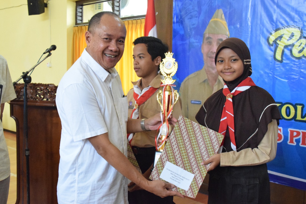 103 Pelajar SMP Berprestasi Terima Penghargaan