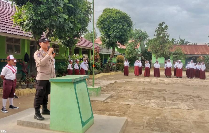 Berikan Penyuluhan Di SDN 1 Sri Agung Padang Ratu, Bripka Bambang Suseno : Penggunaan Gadget Bagi Anak Bagai Dua Mata Pisau