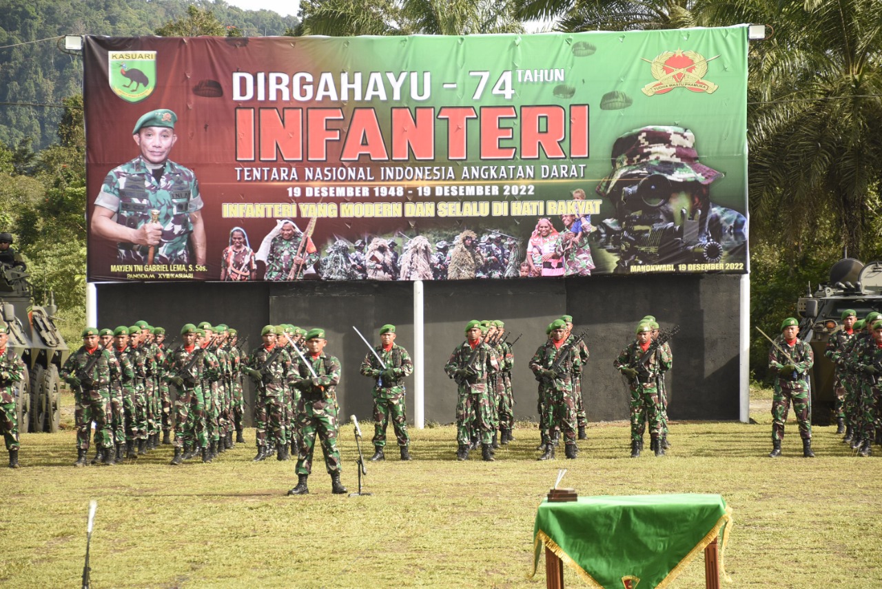 Kodam Kasuari Tampilkan Pasukan Tradisional Saat HUT Infanteri Di Yonif 761/KA