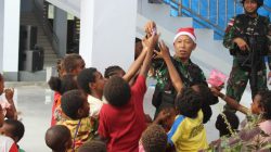 Senang Bukan Kepalang, Sinterklas 142 Datang Bagikan Kue Dan Permen Di Papua Pegunungan