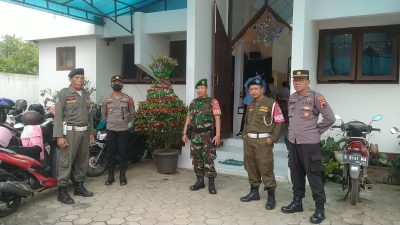 Sinergitas TNI - Polri dan Banser Amankan Ibadah Natal di Bukateja