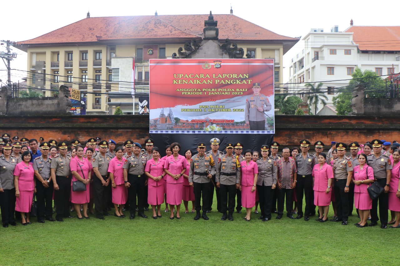 Kapolda Bali Pimpin Upacara Kenaikan Pangkat Anggota Polri dan PNS Polri