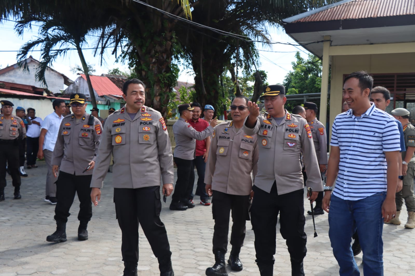 Wakapolda Lampung melakukan peninjauan lokasi Mako sementara Polres Pesisir Barat