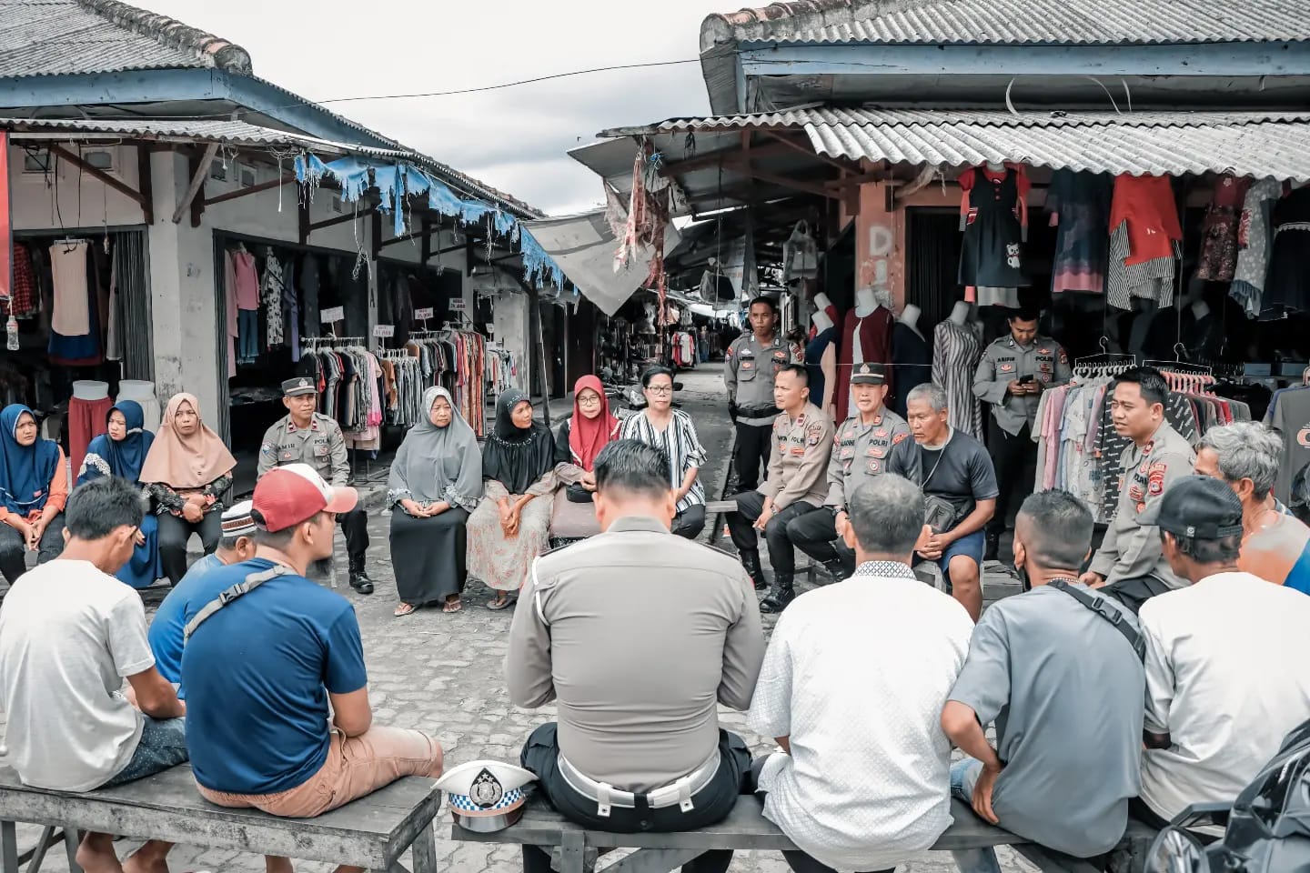 Jumat Curhat, Waka Polres Tulang Bawang Barat Keluhan Pedagang Pasar