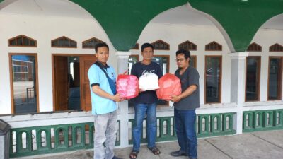 Kembali Pokjawan Zona IV Memberikan dan Menyalurkan Makanan Siap Saji ke Masjid Nurul Iman