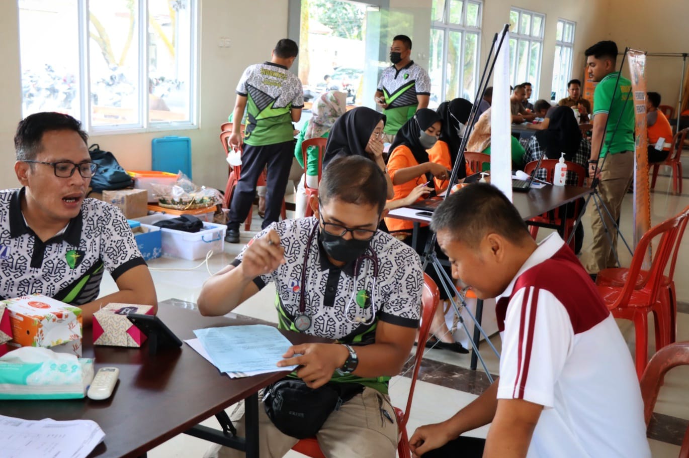 Tim Bisa Dokkes Polda Lampung Menggelar Pemeriksaan Kesehatan Secara Berkala T.A 2023