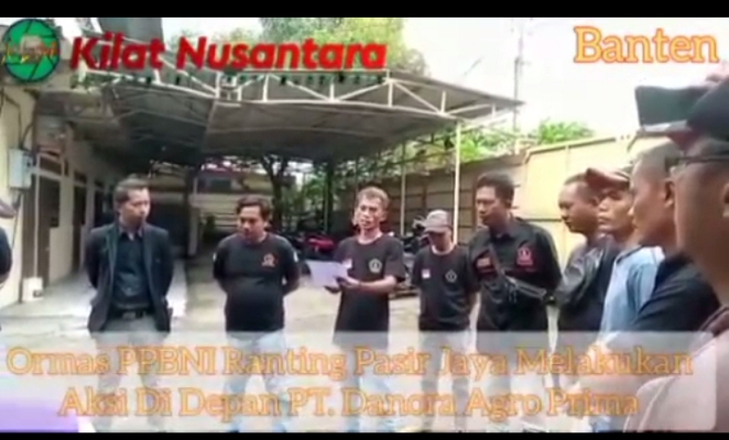 Kuasa Hukum Pekerja Bersama Ormas PPBNI Ranting Pasir Jaya Melakukan Aksi Di Depan PT. Danora Agro Prima