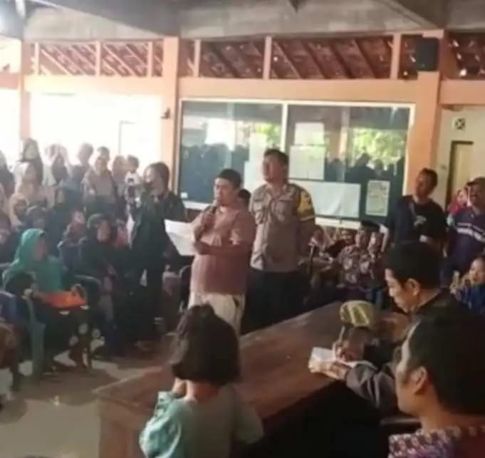 Ribuan Masyarakat Desa Dongos Kecamatan Kedung Kabupaten Jepara Berduka Karena Hilang Dari Daftar Program Bantuan Sosial