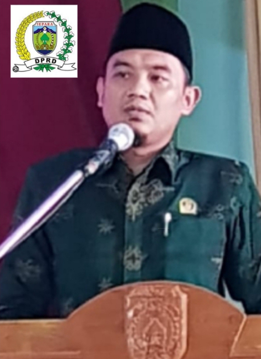 Ketua DPRD Jepara Haizul Ma'arif Memberi Acungan Jempol Atas Acara Halal Bihalal Papdesi Di Gedung Wanita